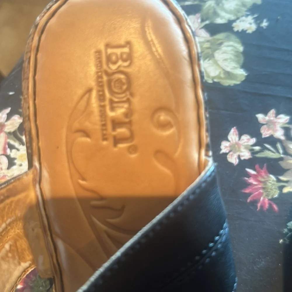Born sandals